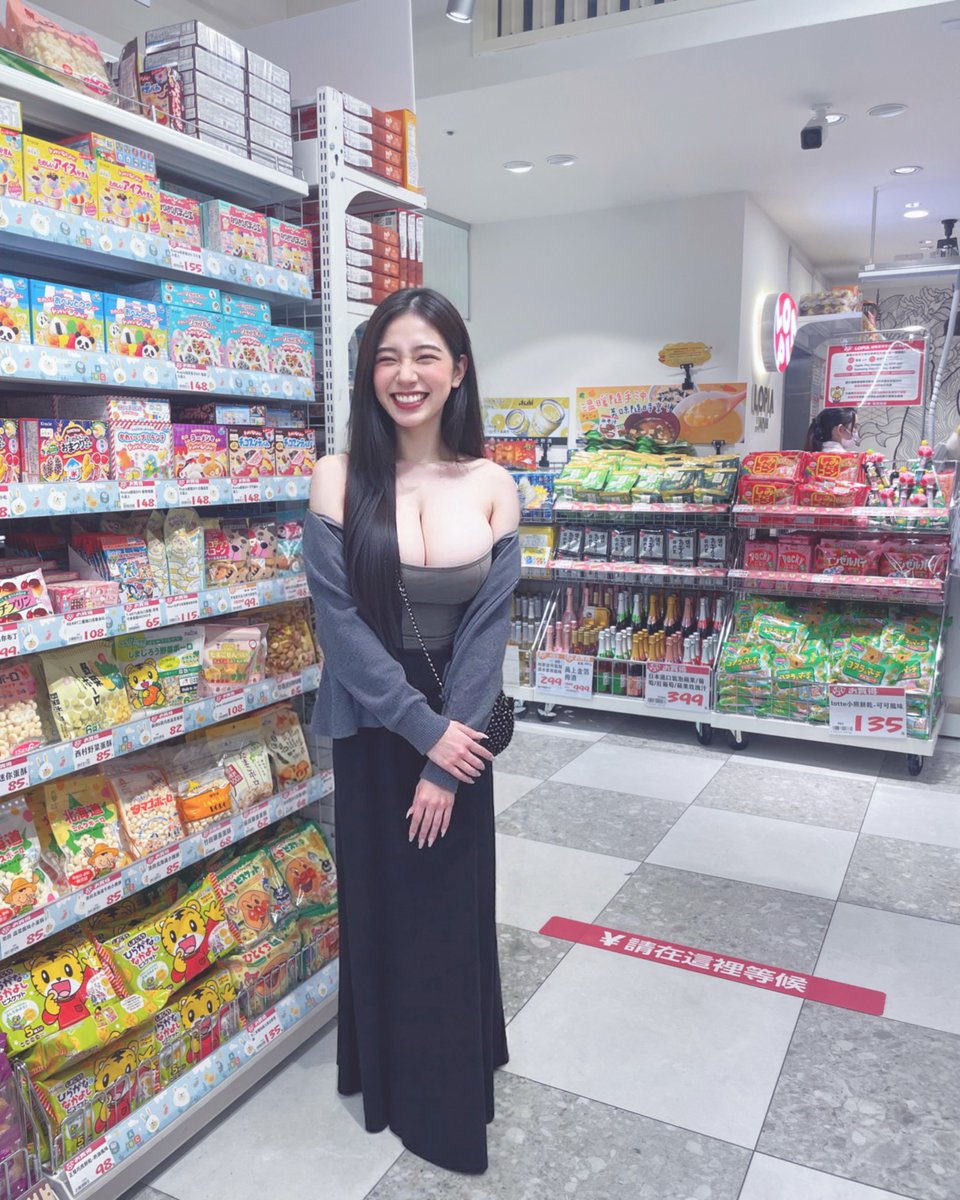 詐騙到底是多愛PO這張圖😅
我的胸部是屬於上胸有肉
擠一下就可以很爆那種🤣 https://t.co/A7AjYngJ4K