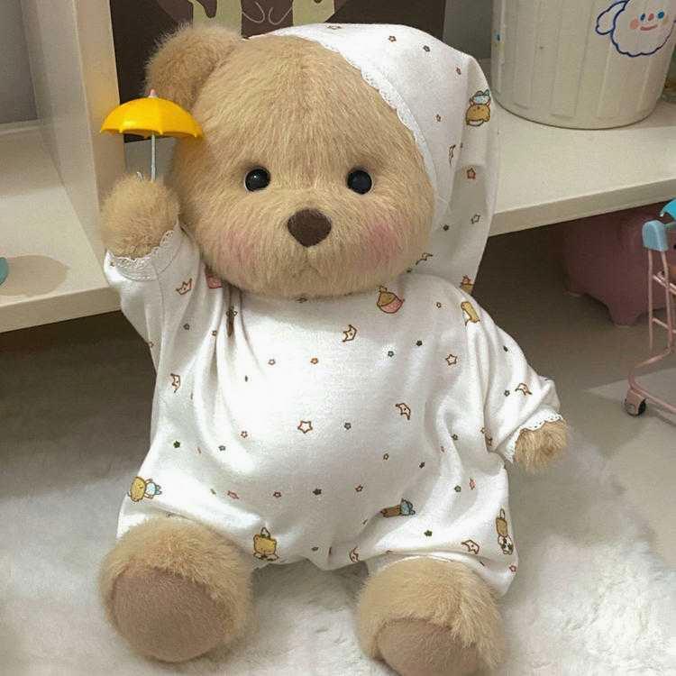 Baked sourdough bread for the first t💐ime  Crust game strong. Bakers, drop your tips! HomeBaking https://t.co/4eKf8SXPrR