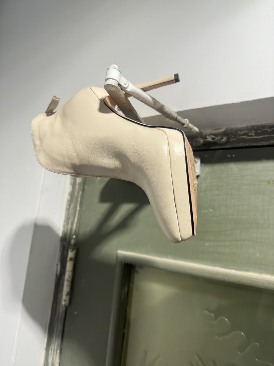 骚逼的高跟短靴🏬起来拍 https://t.co/WNtdNLAVMs