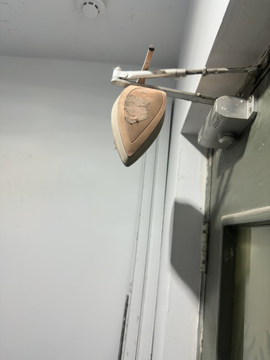 骚逼的高跟短靴🏬起来拍 https://t.co/WNtdNLAVMs