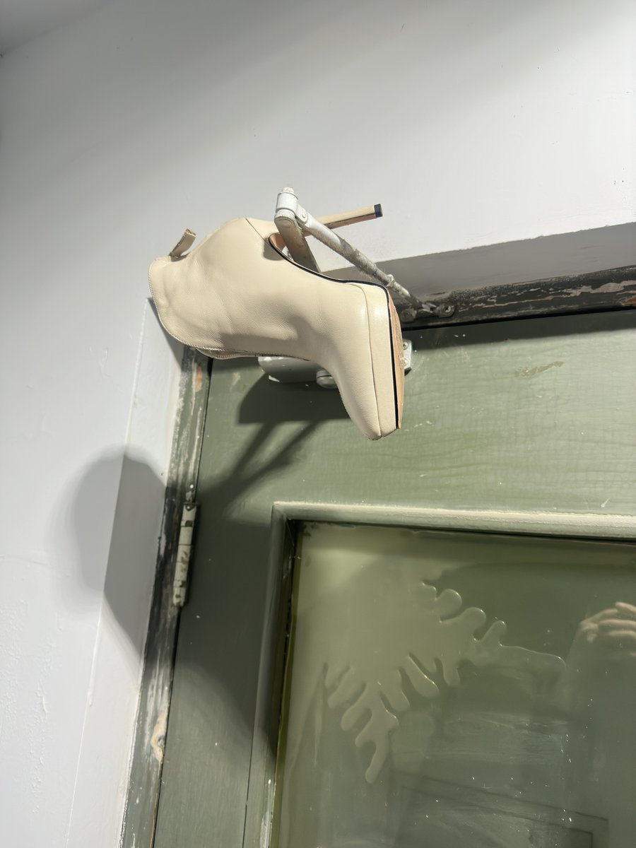 骚逼的高跟短靴🏬起来拍 https://t.co/WNtdNLAVMs