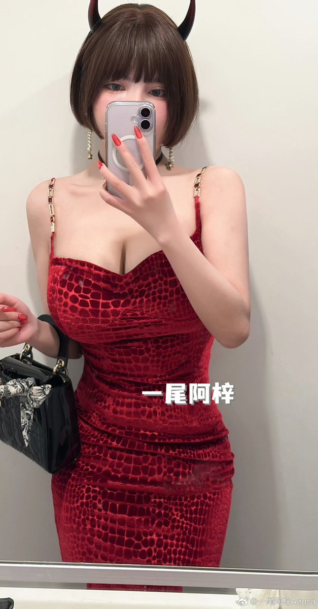 都来自微博杏子夫人家的衣服，非常值得购买 https://t.co/j32CknguOi