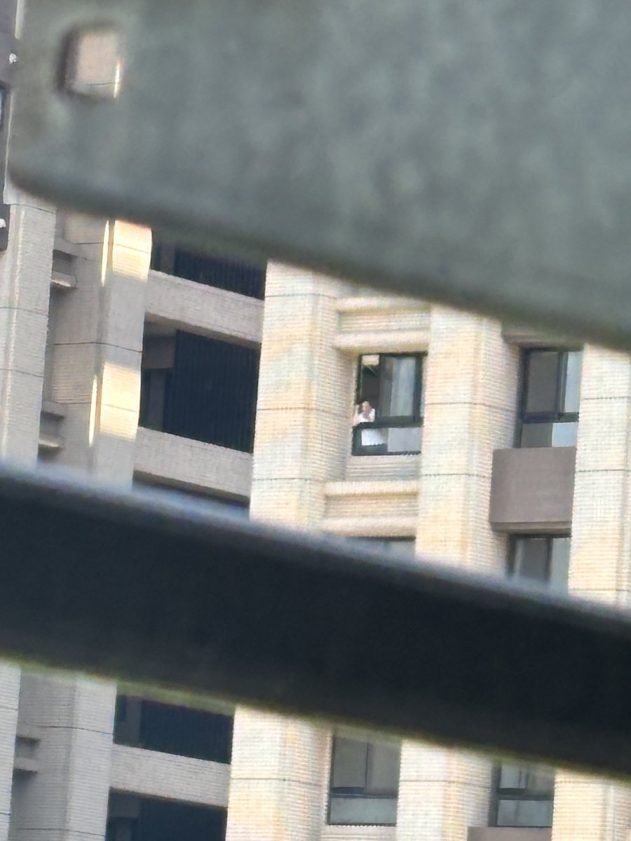 超級好笑
有推友在我家對面社區施工
碼起來的是社區名
我真的能從窗戶看到他
好好笑 https://t.co/v9MqkHipeo