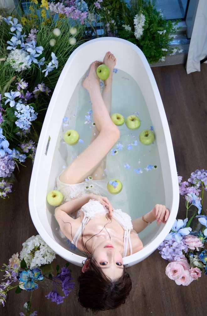 童颜巨乳  顶级纯欲小网红  
性格超级好 小女朋友感觉
年龄: 02
身高: 173
熊围: 真实D➕
体重: 47
皮肤白嫩  温柔气质  无风尘气  身材完美

床上尤物 让你欲罢不能  治愈系女友 
给你初恋般的体验  

🐧：3981877874

🍑✈️：https://t.co/ryMz1mR2j6

✈️ https://t.co/m85Meob0K7 https://t.co/3YnEwIqmwb