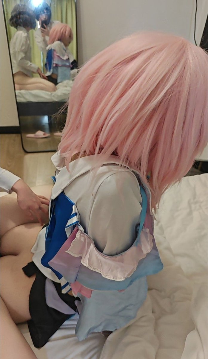 试了一个逆天玩法，验证辣椒素的传递性
做0的朋友先过嘴辣椒酱(火鸡面酱料)，用水漱口，保持嘴巴辣感但是没辣椒(不然会疼死)，然后帮忙口30s(别太久真的很刺激)，然后打润滑进入里面。抽查十几秒拔出来，这时候1会感觉很烫，必须得进去，0也需要持续抽查打气才能不烫。就跟吃多辣椒哈气一样。
#男娘 https://t.co/X3dUIhqa16