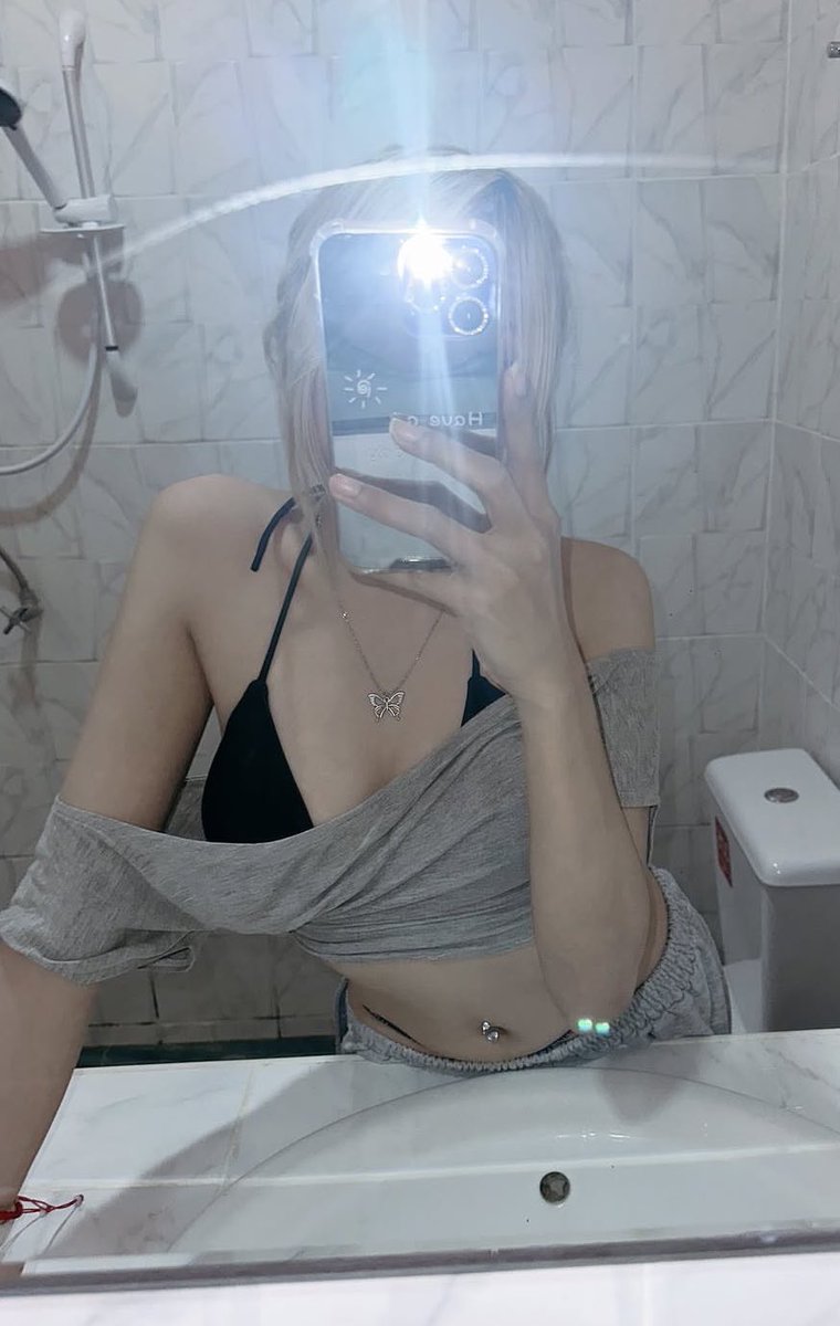 舊帳號沒了有點突然  
但說真的也剛好🙂  

這邊會比以前更敢發一點  

有追過我的應該知道我在幹嘛  
沒看過的…你們可能會上癮  

先不說太多  
留言讓我看看還剩幾個人  

人多的話  
我下一篇就不藏了😏  

 #回歸 #別潛水 https://t.co/2aIEs4neiF