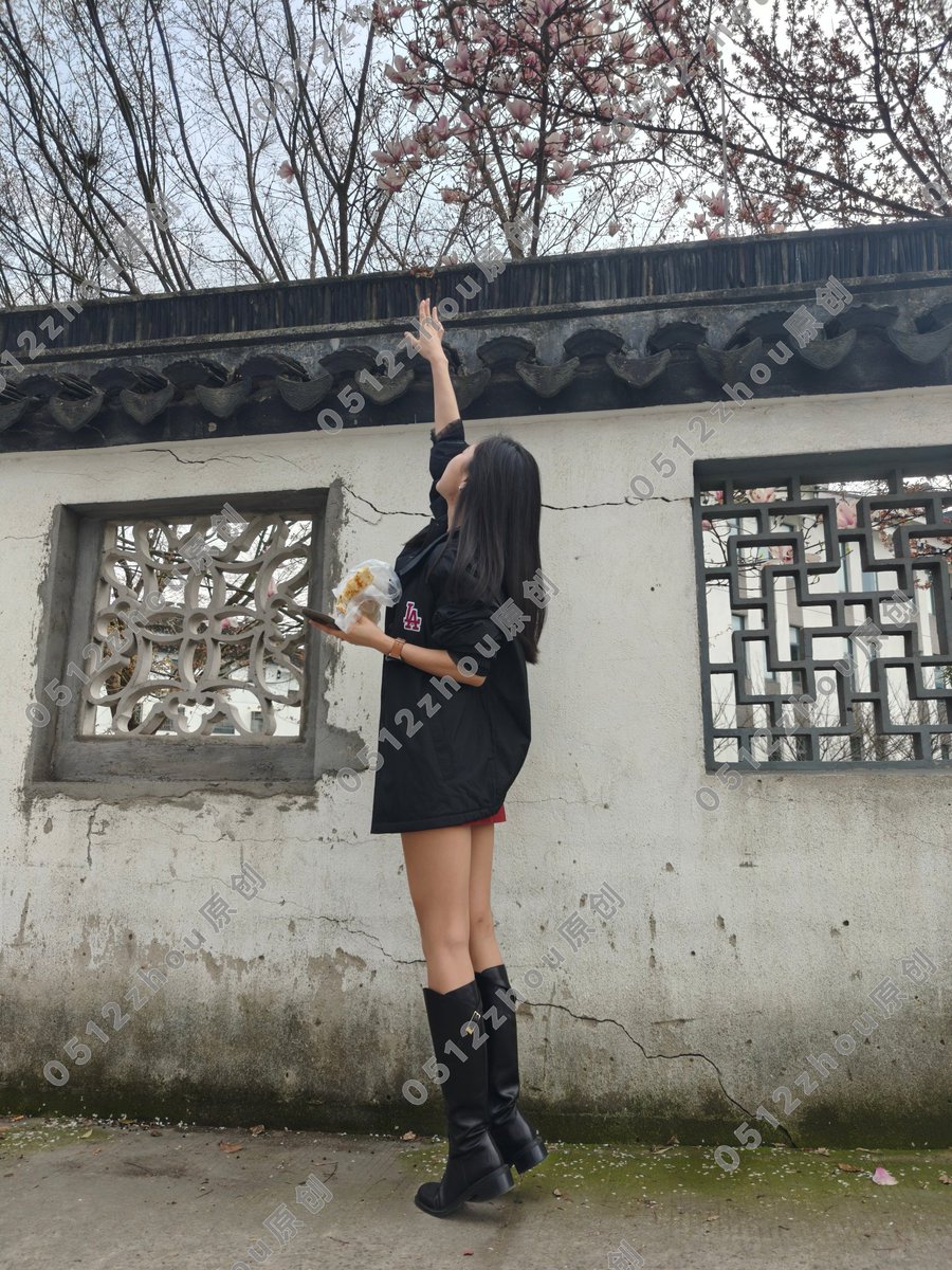 早期的我们2：我也是屌丝出生，慢慢把日子过好的，我当时不理解为什么夫妻讨厌屌丝。我想着人性都差不多，不至于那么坏。现实给我上了生动的一课。也让老婆爆发了有史以来最大的一次脾气。是一个本地屌丝，约星巴克见面，老婆跟他交谈中，他怀疑的眼神，试探的话语，全程质问+小心翼翼，还问各种隐私。 https://t.co/NxB8Rip5W0