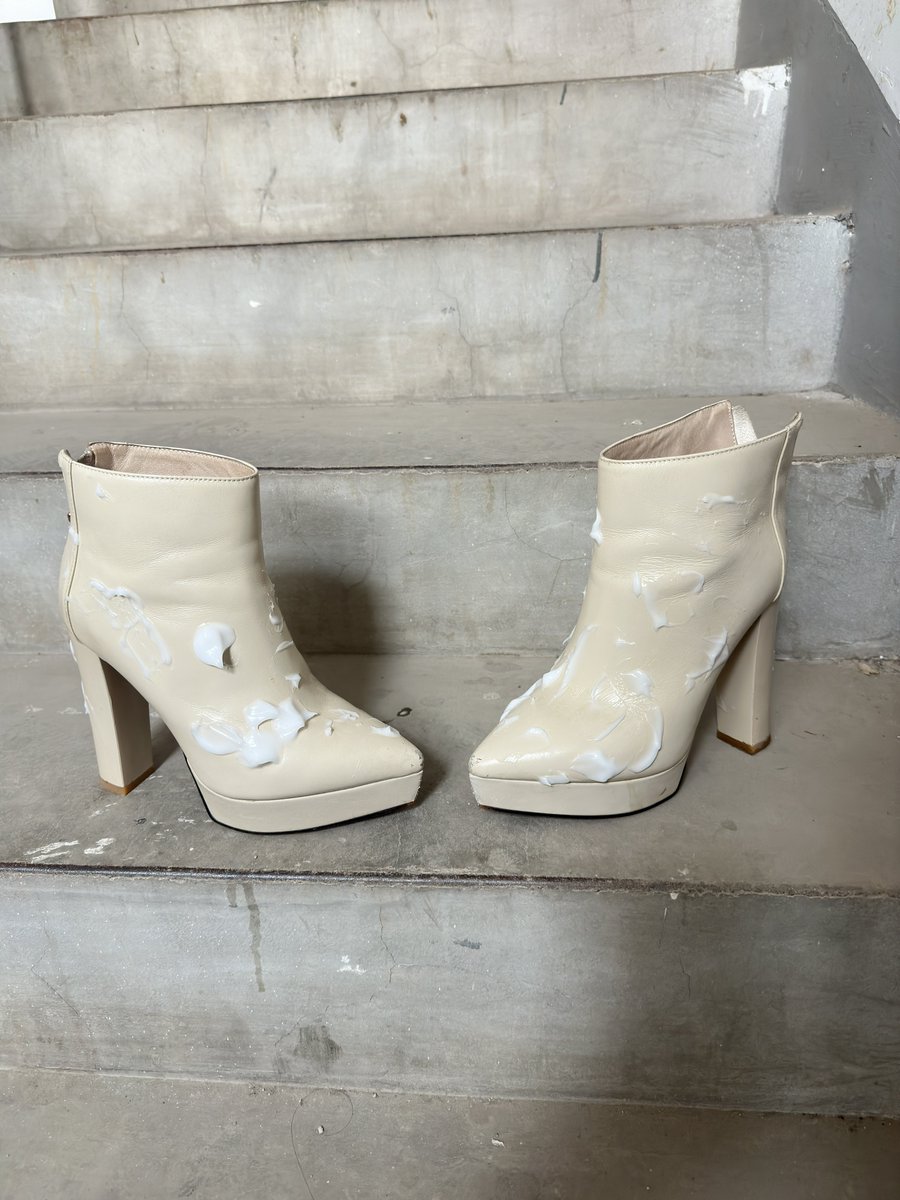 先泡沫去污，在上鞋油，最后抛光，同好们这一波操作如何。 https://t.co/90pyyX2Ph8