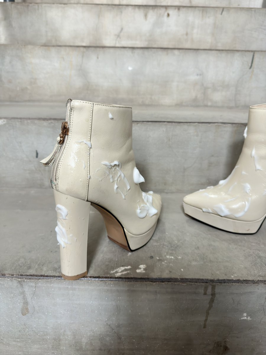 先泡沫去污，在上鞋油，最后抛光，同好们这一波操作如何。 https://t.co/90pyyX2Ph8