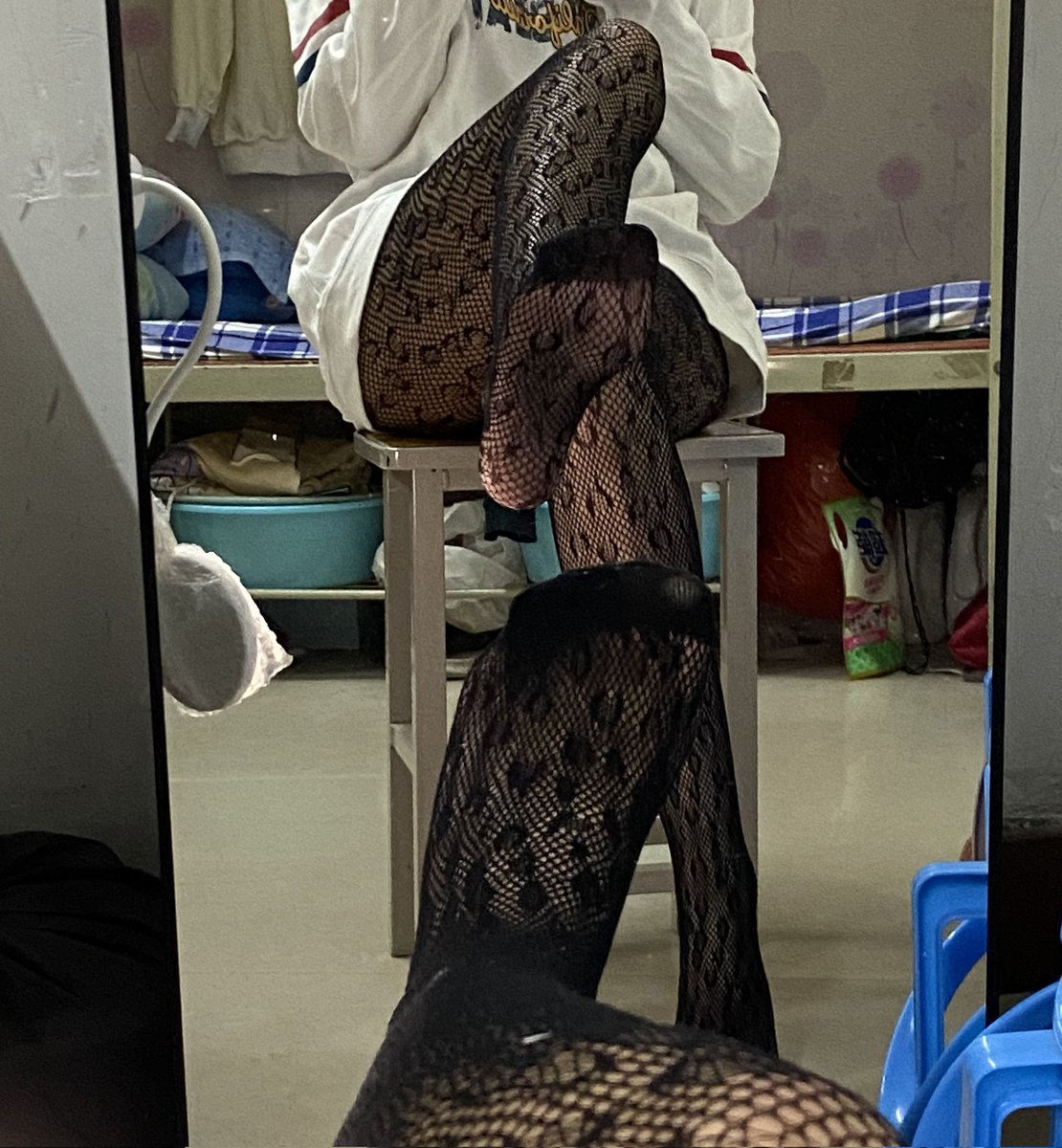 女大学生宿舍反差系列（22）
@Haosehou 
@riridashai 
@911PornHub

#反差 #反差女大 https://t.co/cIPu8JEJdw