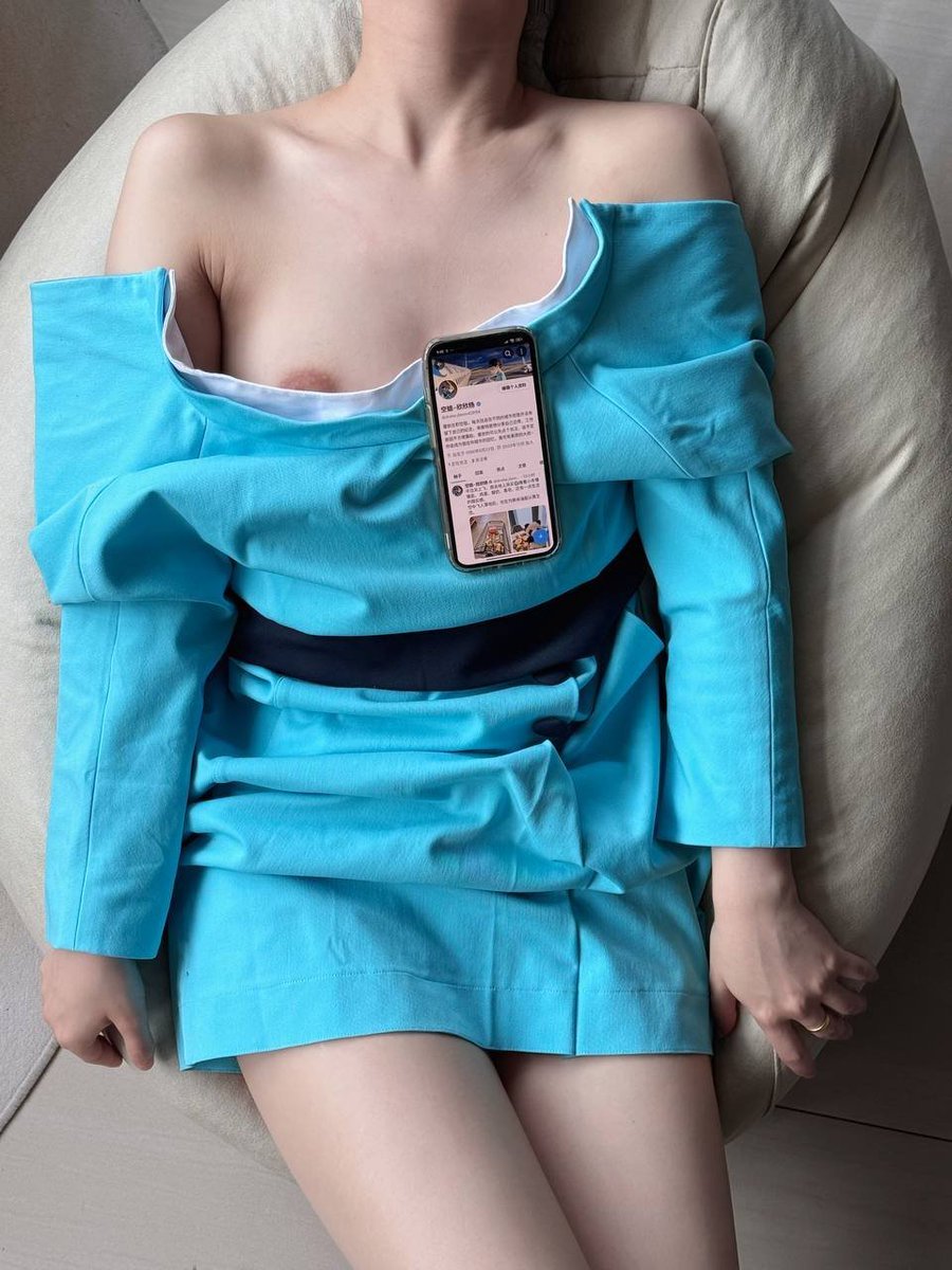 有人说我穿制服很美，

其实更美的时候，是把它慢慢脱下来的那一刻。

那你是喜欢我上班的时候，还是下班的时候呢

顺手拿了一下推特，仅此一个账号哦！ https://t.co/gO7ONA2ZnE