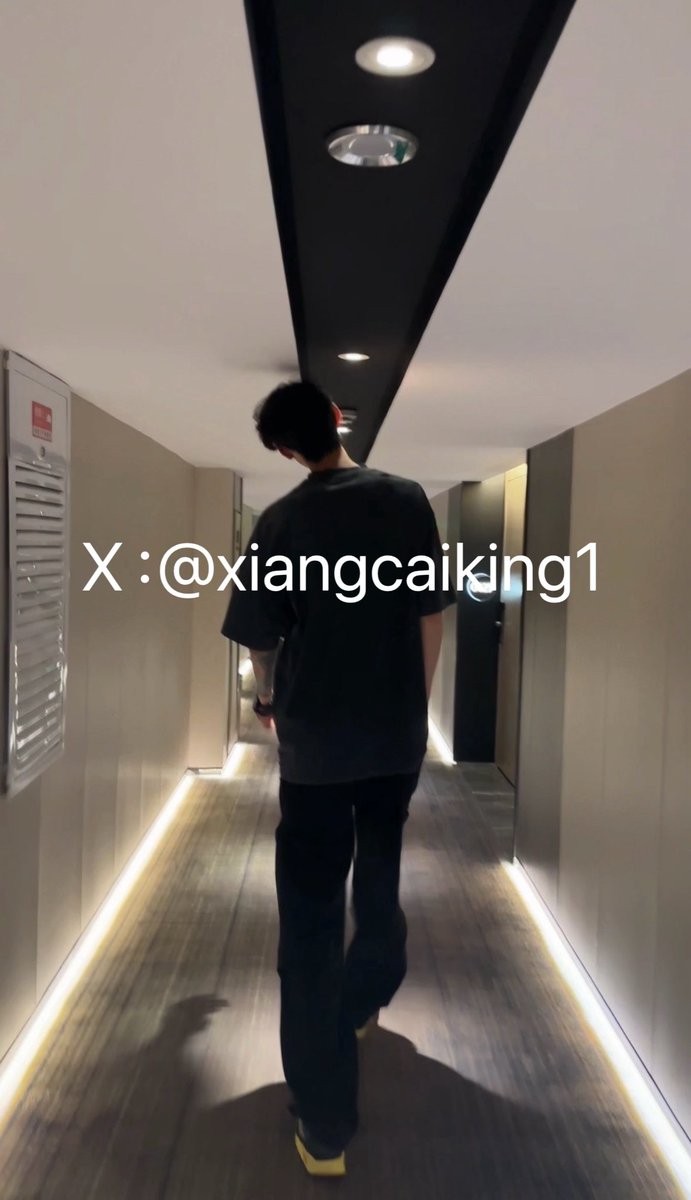 最近为啥都在问我怎么长这么高的，我真不知道啊兄弟们，大概就是多吃肉蛋奶，多运动多操逼吧，这问题我真不知道怎么回答啊🥲长太高了其实也不好，老是撞到头。 https://t.co/qK1GOxSMHz