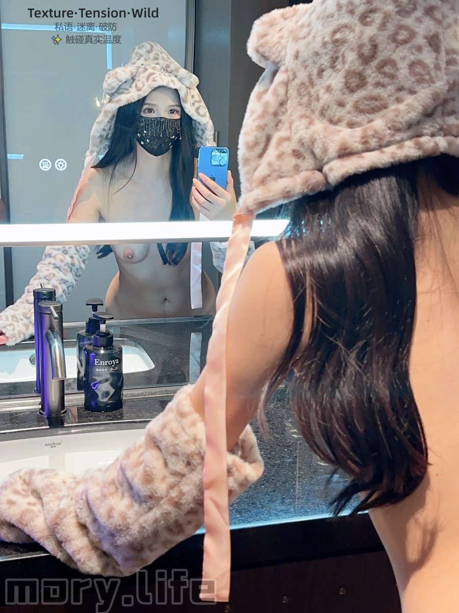 Caught in the reflection ✨
#PhonkVibes #反差风 #ConfidentSlutStyle https://t.co/o2x3sSon35