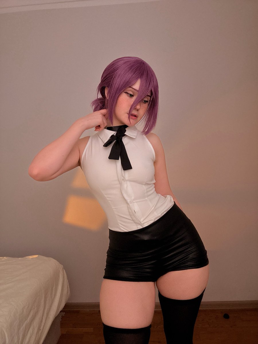 Is this Reze wifey material? 🖤 https://t.co/W2qdxwqNVh