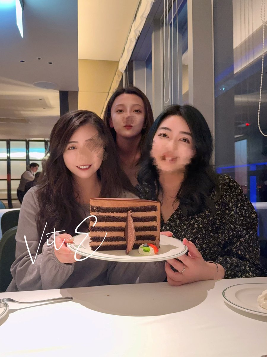 N想要 N得到✨
@XX_xoxo_xoxo @lulubeeyasa 

巨大巧克力🍫蛋糕真的好大！ https://t.co/pr65wzZjA5