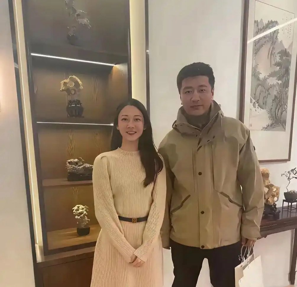 张雪峰35岁老婆以后咋活？ https://t.co/2EzcrlfAvO