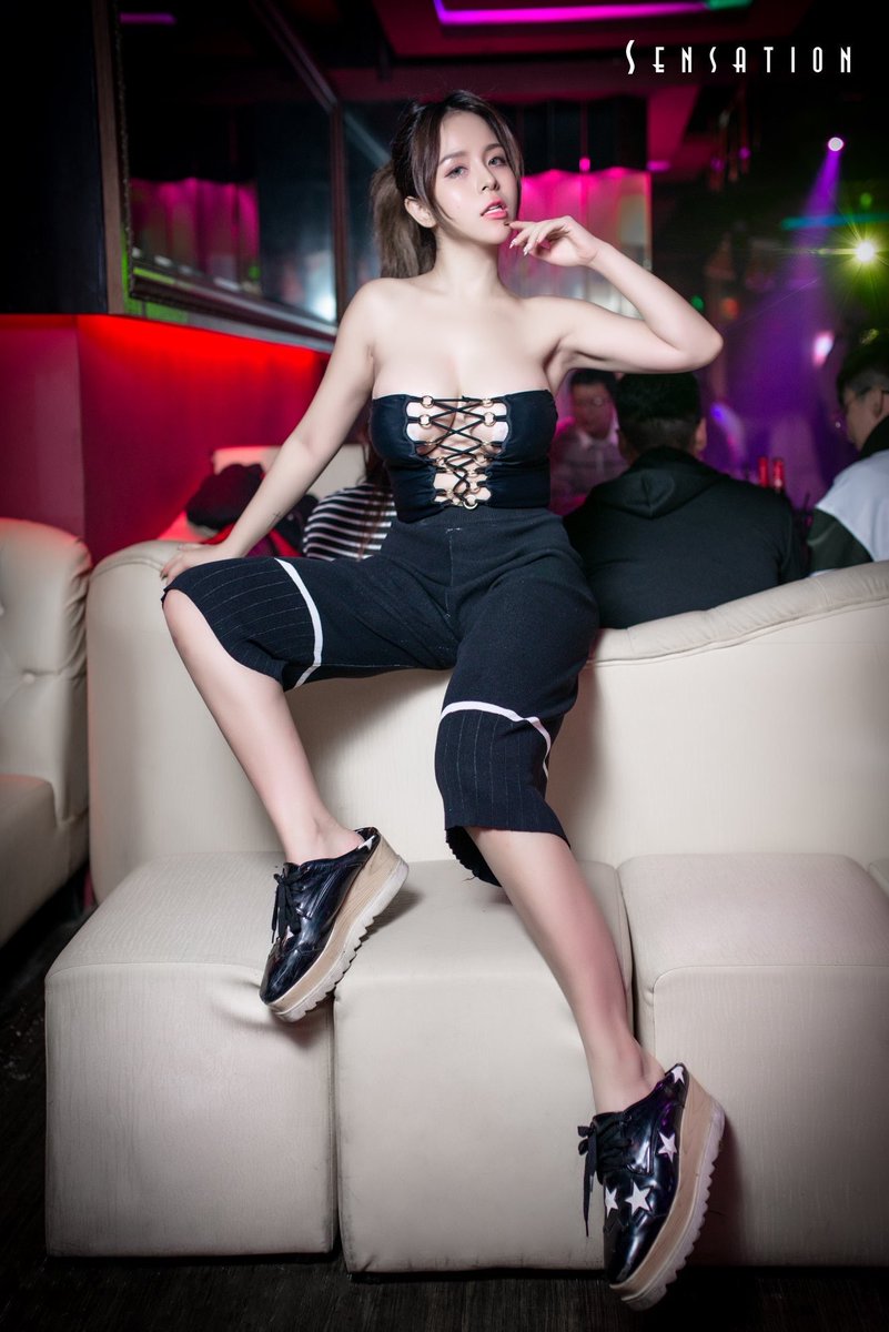 這樣穿去喝酒會很誇張嗎 https://t.co/YoqxiQepkO