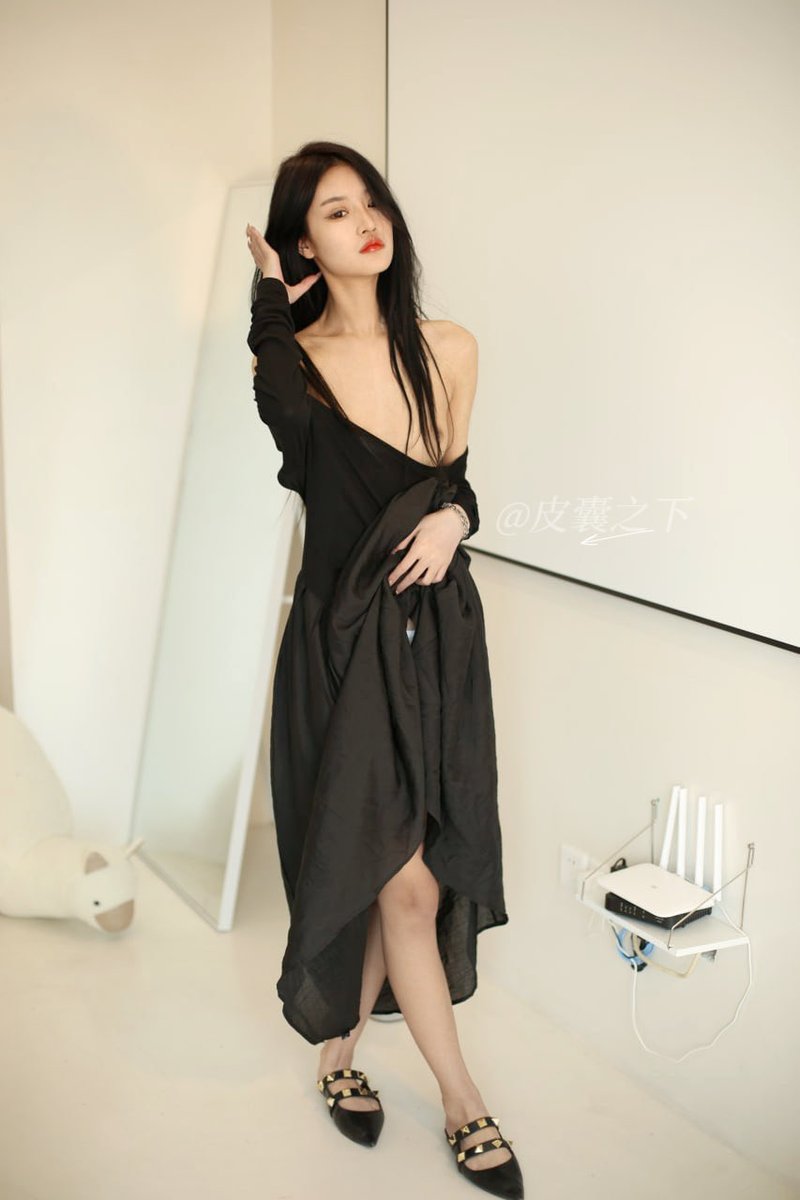 账号一直嗝屁，好好拍拍妹子换个心情，顶级气质妹，稳妥妥的拿下，别看这高冷脸，盘起来反差的胸呢！视频图片都给兄弟们整上。 https://t.co/mHDqqMTnc5