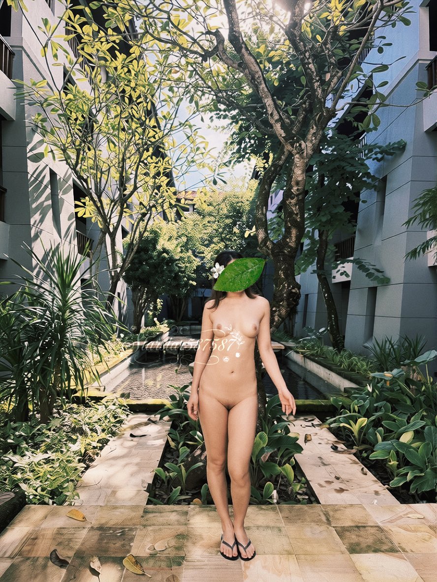 午后的阳光、热带绿意，和一丝不挂的自由奔放❤️‍🔥

投稿@luchu888 @luchu777 

#露出 #投稿  #全裸 #publicnude #户外 #nude #exhibition #写真 https://t.co/N8CuN6FPH1