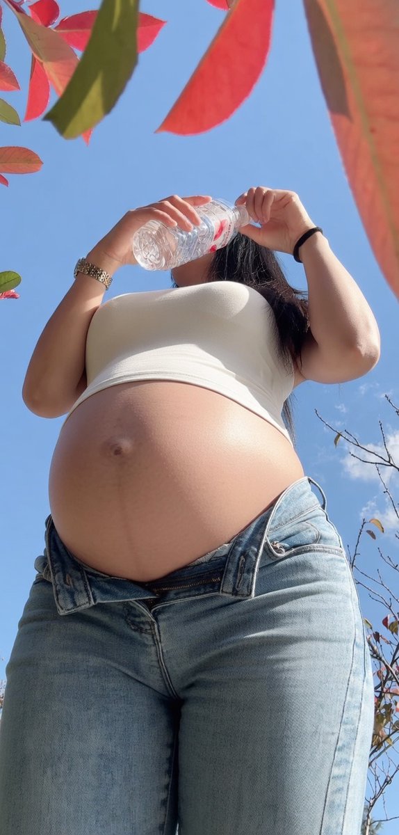 被人盯着屁股孕肚，又骚又兴奋 https://t.co/GvnsLdWsGe