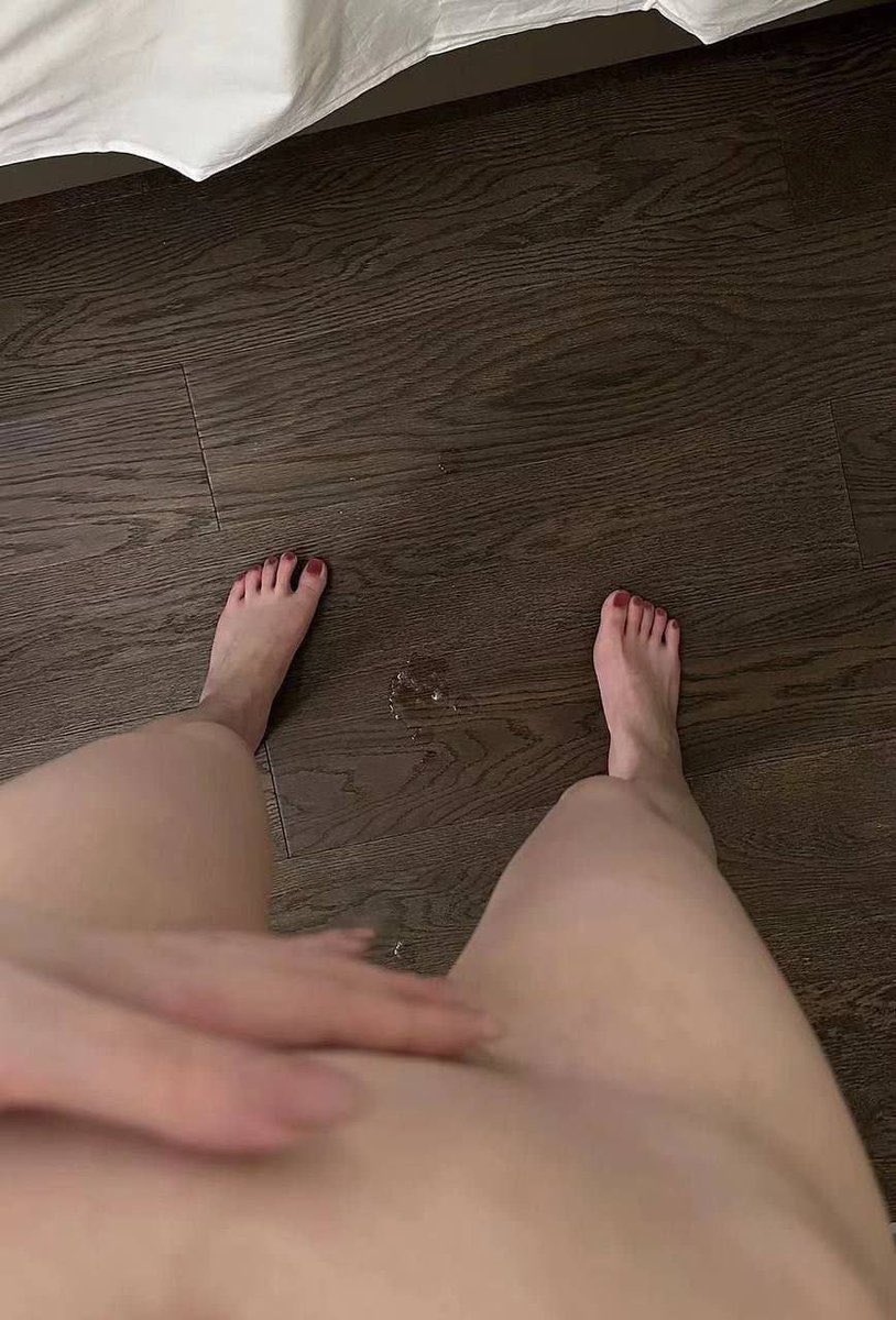 绿帽老公最喜欢的是：
1️⃣打包带回家吃
2️⃣直接吃老婆手上的
3️⃣躺下吃老婆逼里刚流出来的

请选择——
评论区留言，
给你一个机会截图让你老婆看到！

#绿奴幻想 #精液 #绿帽 https://t.co/mrhw2JIcgh