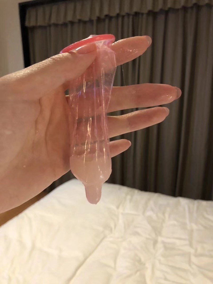 绿帽老公最喜欢的是：
1️⃣打包带回家吃
2️⃣直接吃老婆手上的
3️⃣躺下吃老婆逼里刚流出来的

请选择——
评论区留言，
给你一个机会截图让你老婆看到！

#绿奴幻想 #精液 #绿帽 https://t.co/mrhw2JIcgh