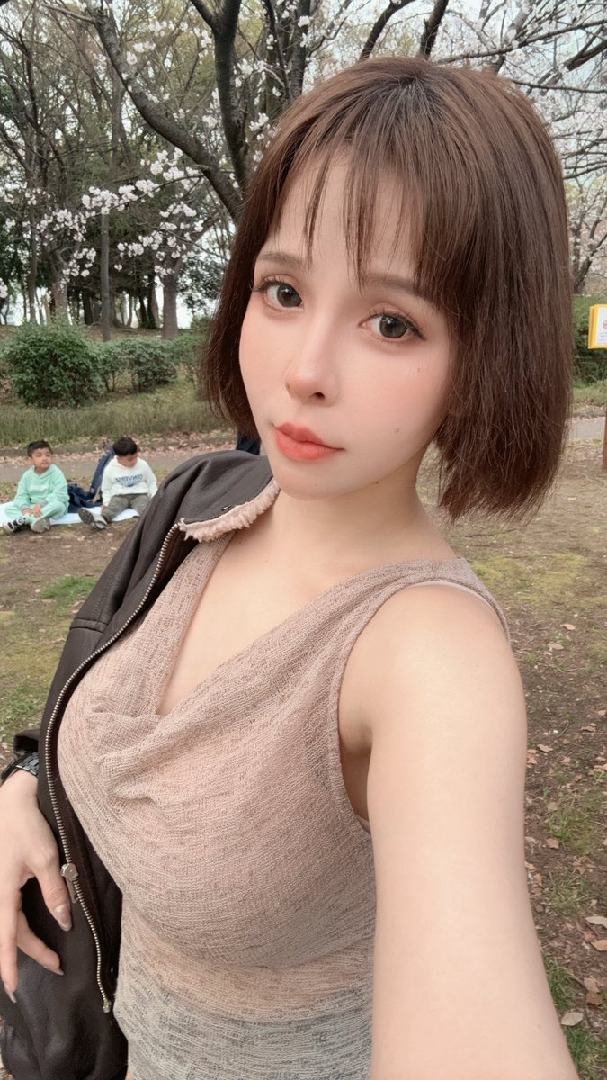 來大阪城走走看櫻花 https://t.co/SiD02lhuxz