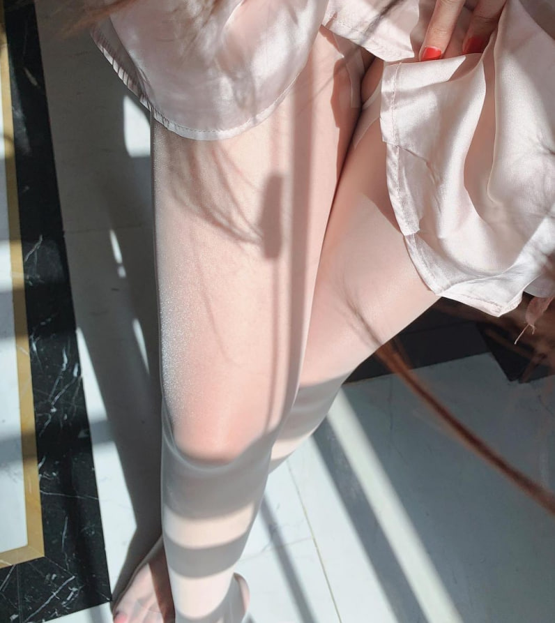 向往自由，向往无拘无束......哪怕外面风在大...😅#真空 #裙子 https://t.co/EWcYVutpWU