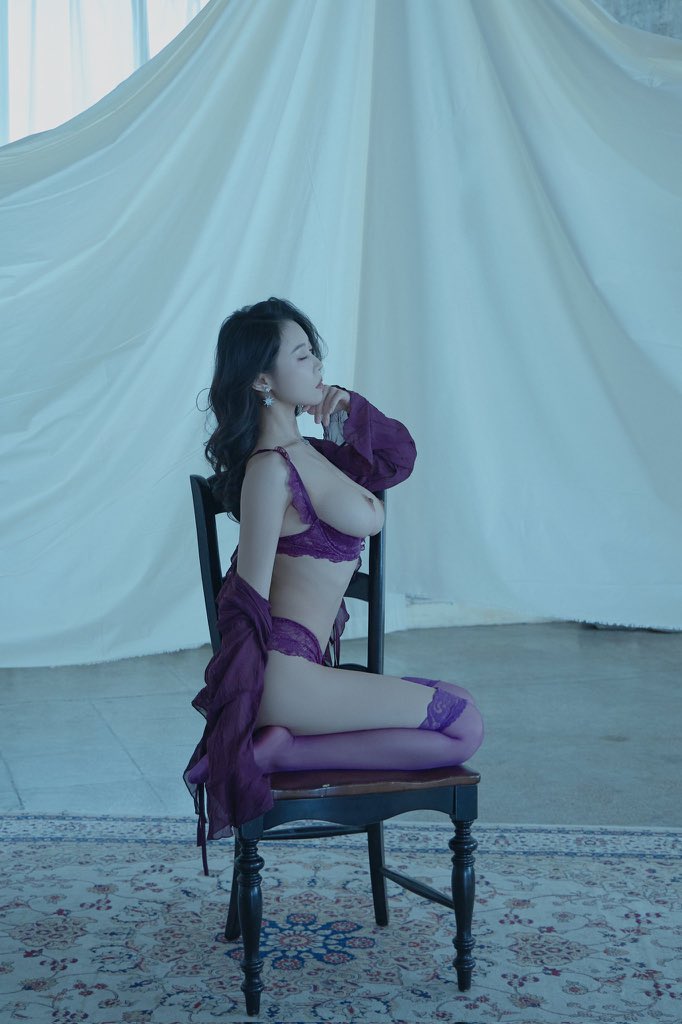 许嵩没骗我，紫色真的很有韵味 https://t.co/YJ7EGdktfd