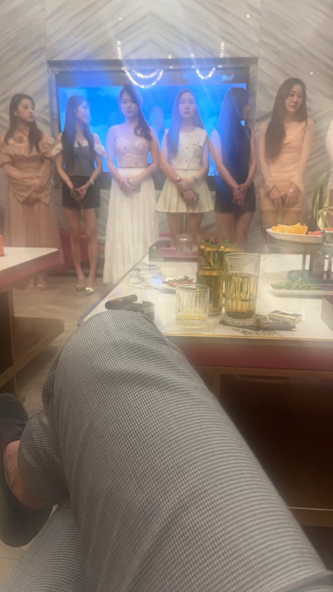 有的男人在舔，有的男人在点。
相信发完这句话，又会有无脑贡奴绿王八狗，滚过来上贡自己的爱妻和金钱，自己节衣缩食，看着我大肆挥霍，在我左拥右抱的时候，他在阴暗的房间，盯着手机屏幕，掏出裤裆里的二两肉，狂撸不止，可惜只能射给纸巾甚至直接流在手上。 https://t.co/DOnHbkb2oD