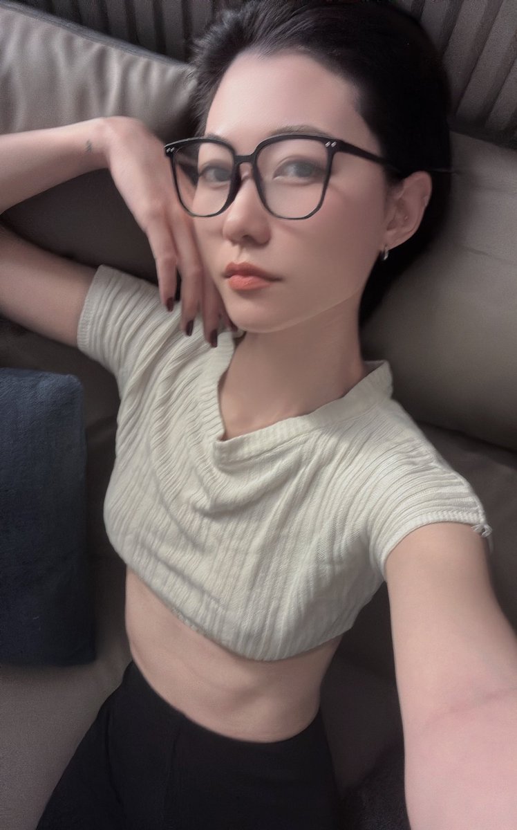 glasses or no glasses https://t.co/trJQUBXOIL