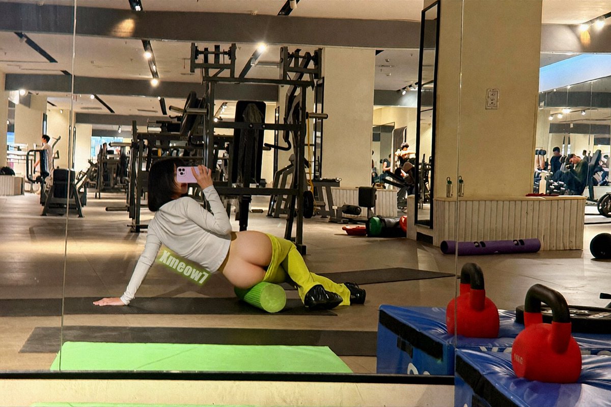 Wataa🏋️‍♀️

健身房里到处是人
镜子里随时可能有人转头看到我……
这种在公共空间里把一切都赌上的隐秘快感
内心的小恶魔让我依然想要调皮一下😈 https://t.co/N5jRUaj1s2