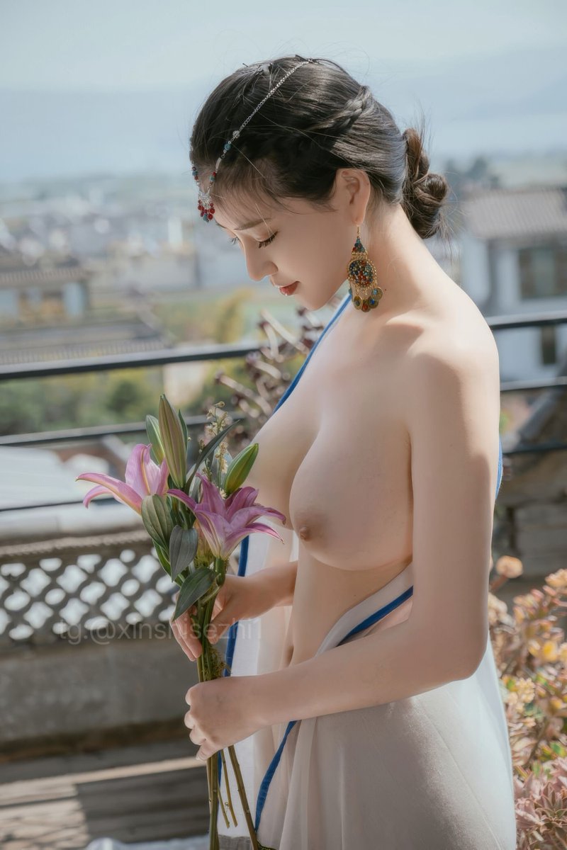 没有情色的刻意谄媚，只剩大写的人体美学张力，年年-云端 完整版43P https://t.co/KciMGpncPc