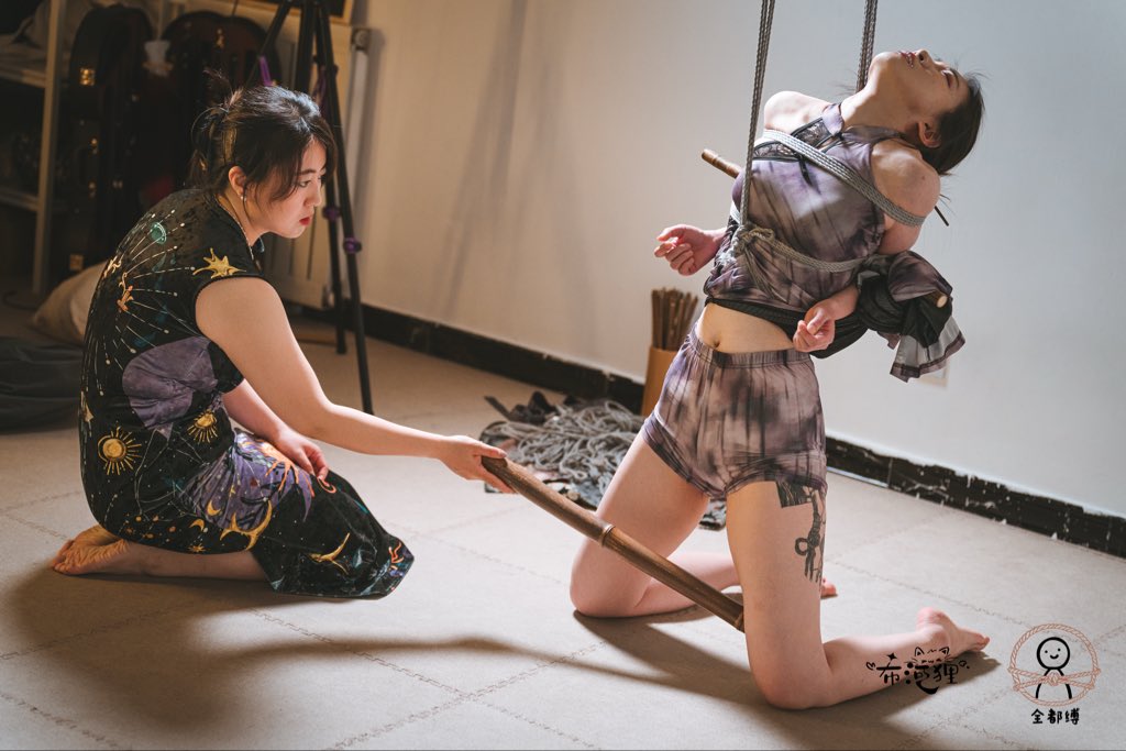 在老北京当坏女人🧙‍♀️

@全都缚 https://t.co/CFJu07mDCl