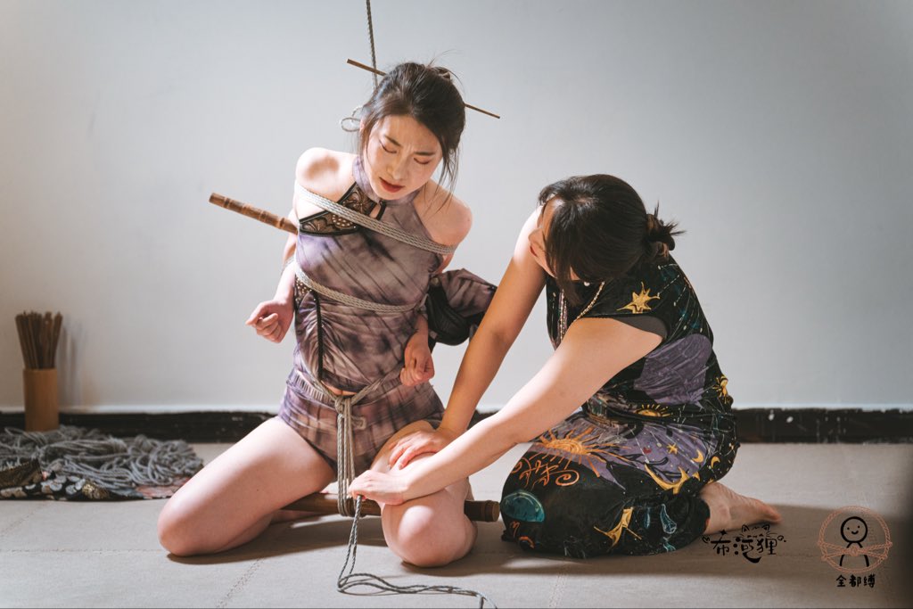 在老北京当坏女人🧙‍♀️

@全都缚 https://t.co/CFJu07mDCl