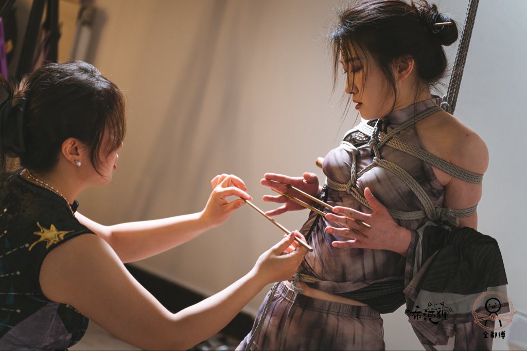 在老北京当坏女人🧙‍♀️

@全都缚 https://t.co/CFJu07mDCl