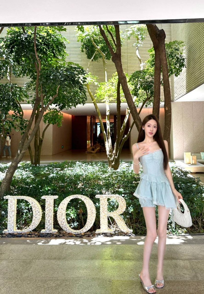 沪5⬆️
04
176
94
C
初恋女友感天然无整 情商高有礼貌 活泼开朗 
🔆爱好：滑雪🎿绘画🎨跳舞
🔆A4腰 筷子腿  皮肤超白 上↓超嫩 超滑腻

门槛100备注zfb口令🧧添加
🛰️：wang111jp
🐧：2579029485
✈️选妃频道：https://t.co/qWSCFWaVl3 https://t.co/7FjqrtyEIX