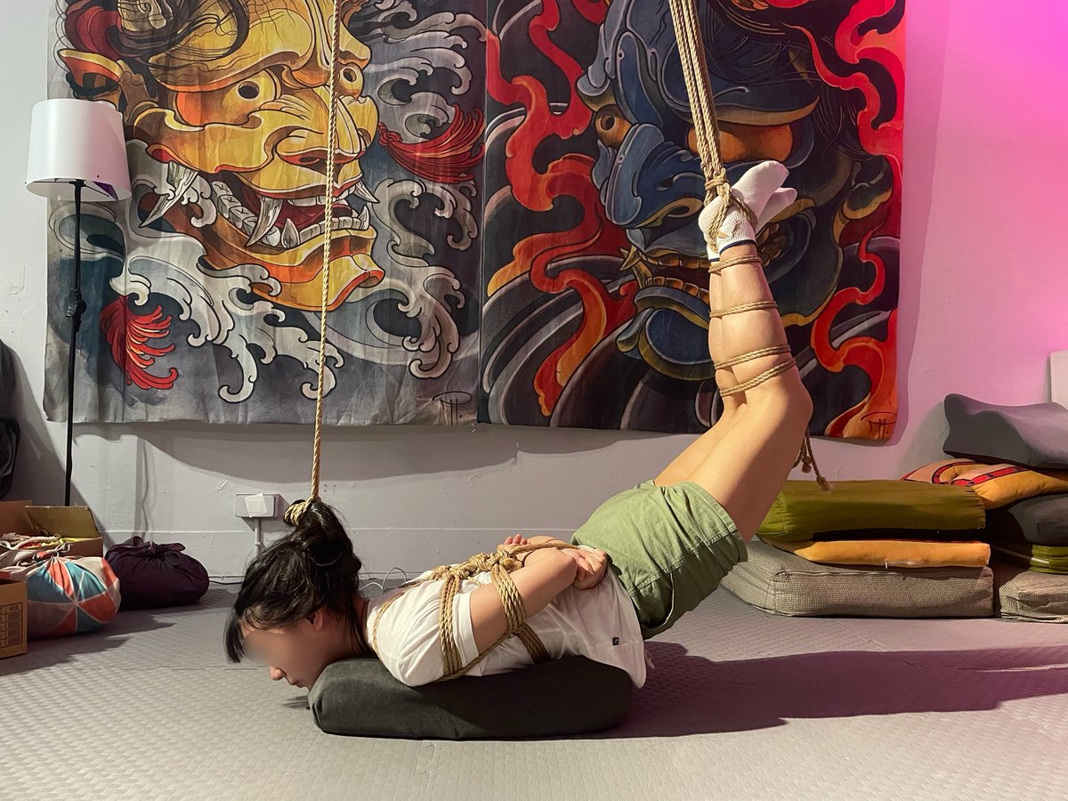 所有的壓迫，都是我獨獨給妳的邀請
請為了我而承受，一切的辛苦與喘息
在極限的邊緣，才能體驗到彼此相融的親密
請跟我一起，一起，一起

Model: @r_131377 
Rigger: @DianaSSSecret https://t.co/EmOBNFmsoX