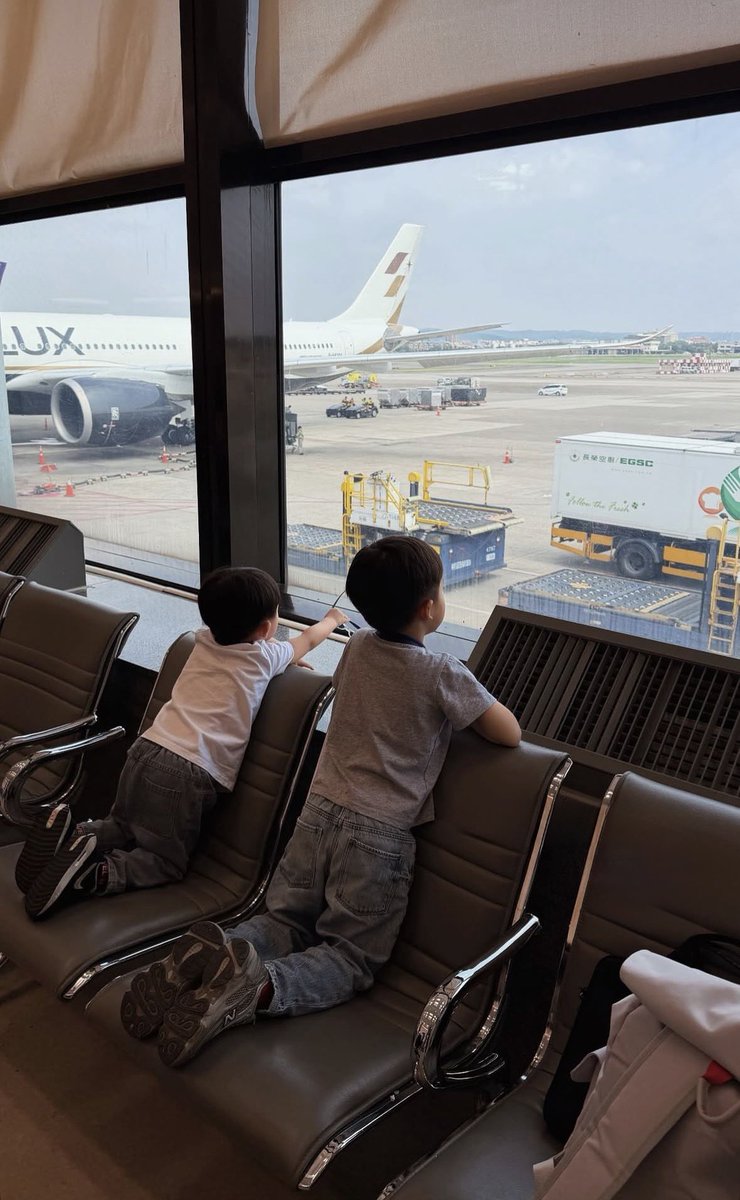 倆小子初飛✈️ https://t.co/vGobiGrAcF