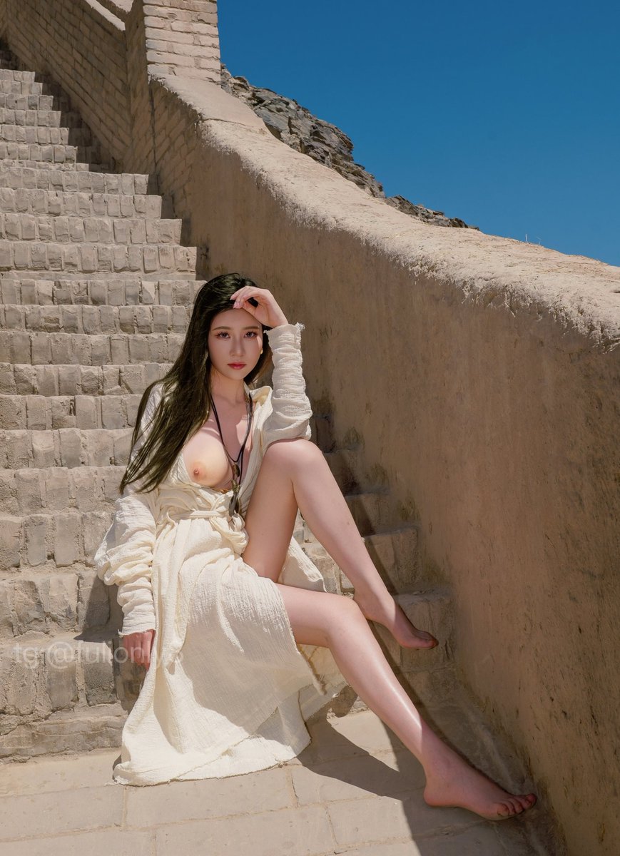 古老城墙上闪闪发亮的雪白巨乳，年年-城，完整版套图46P https://t.co/f41EWJGLlo