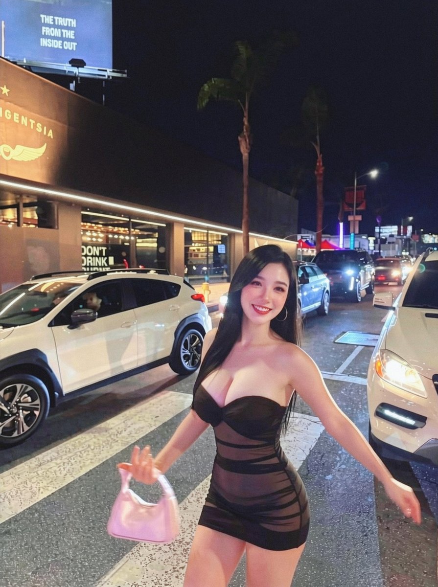 結果我被警察建議晚上不要穿比基尼出門
於是就回去把衣服換上了🤣 https://t.co/mslVY4PqAN