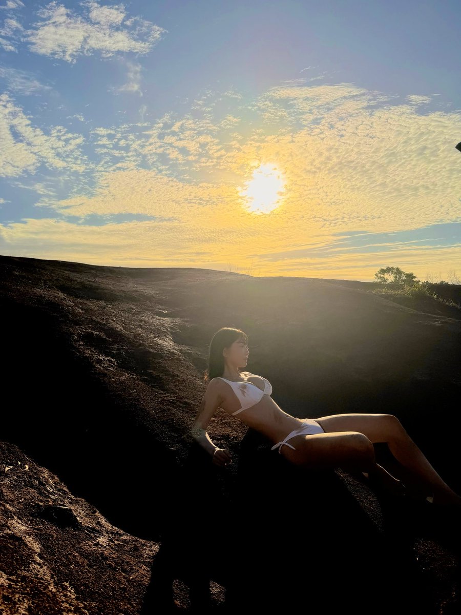 【告知👙】

4/14㈪に発売の『週刊プレイボーイ』の表紙をさせていただきます！

そして撮影場所はグアム🏖！

初めて写真集以外で海外ロケしたよ！！

その様子、早くみんなに見てほしいな💕
お楽しみに！ https://t.co/hZY7HvabDu