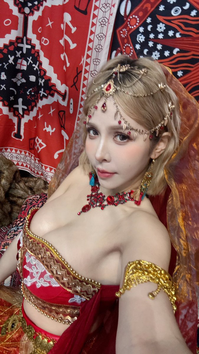 第一次穿女裝兄弟們看看怎麼樣？￼ https://t.co/6pok6qavky