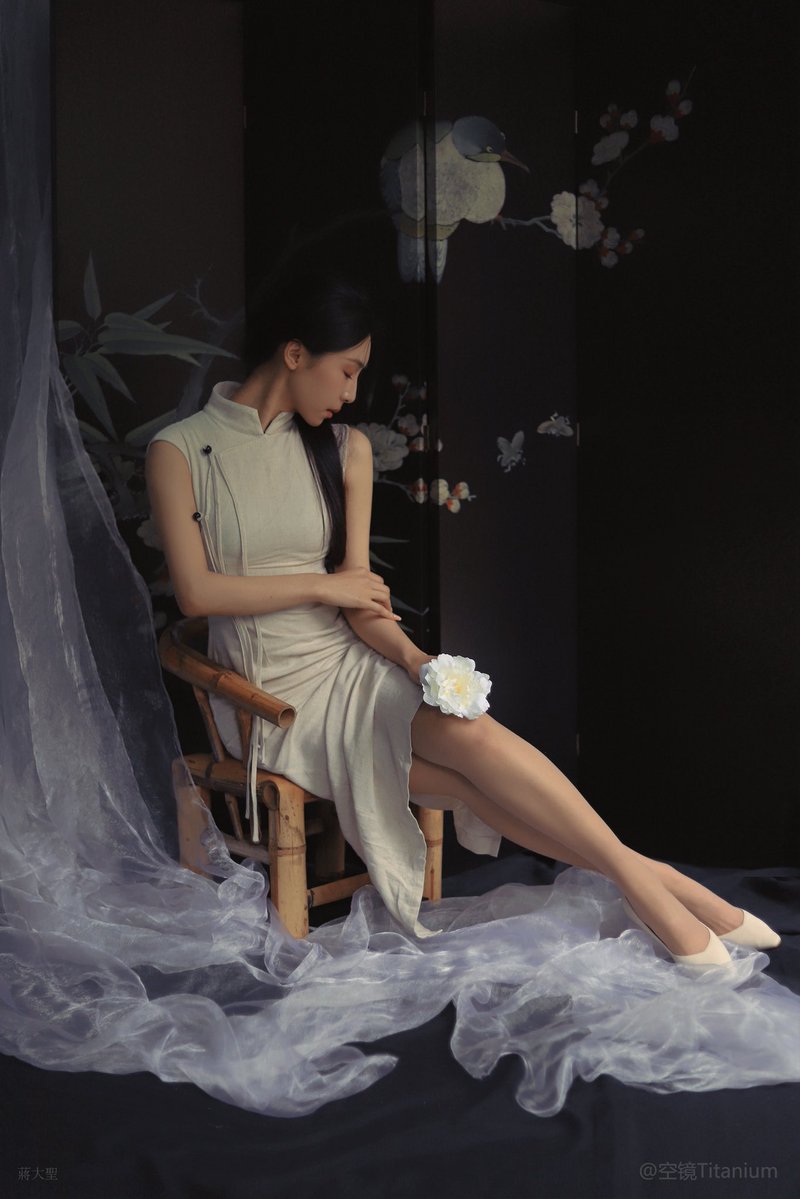 “秀眼栖枝，清颜雅韵” https://t.co/mOFGnZ2lwg