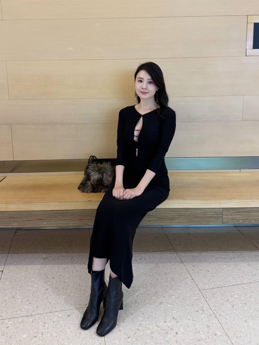 如果給你看一個部位你想看老師哪裡      
1. 小穴       
2. 餒餒      
3. 全身裸照      
#時間有限 
#私訊傳澀澀照片 
#轉推有驚喜福利
#國文老師 https://t.co/HPUPPbjFXN