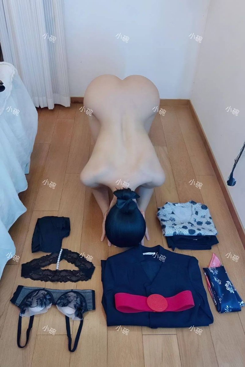 各位尊敬的乘客，欢迎来到东航，我将努力为您服务… 

今天就这样穿，感觉做空姐做出M体质了，跪下来全裸的时候有很大的刺激感…

足底和小穴你们喜欢吗，这个姿势很适合后入吧～最近压力大，想约啦，有报名的吗～ https://t.co/Rl9rm0Xek3