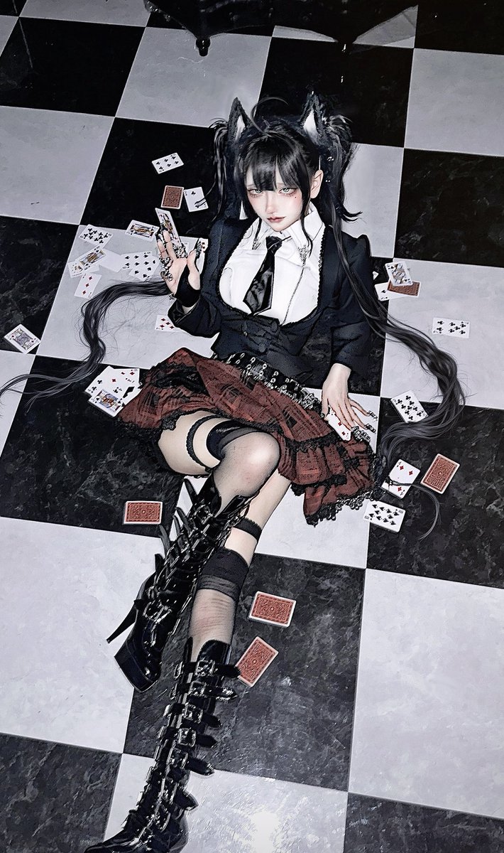 ギャンブラー人外猫 https://t.co/OTnkTLYaRN