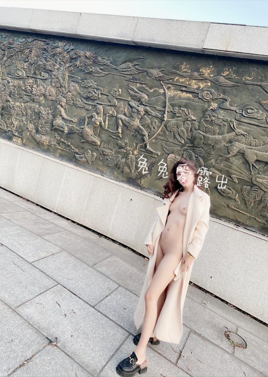 天气不错，在公园里遛弯的时候顺便和这个超长的浮雕墙合影一下，人不多的时候还是可以肆无忌惮的露出滴。。 https://t.co/1terLCnHlx