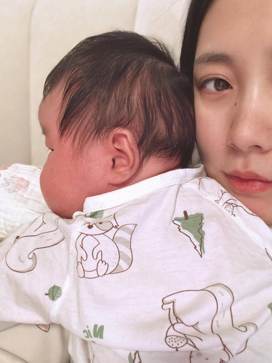 老公的好兄弟来家里送点东西。刚给孩子哄睡了，气氛变得暧昧，不自觉的就开始了… 

很主动的女上，做的时候奶水都滴出来了，好羞耻。但好像对他来说，反而更刺激了… 

哺乳期的宝妈有人喜欢吗，最近想约一下网友啦，有同城的可以报名… https://t.co/p5loGpEhJA