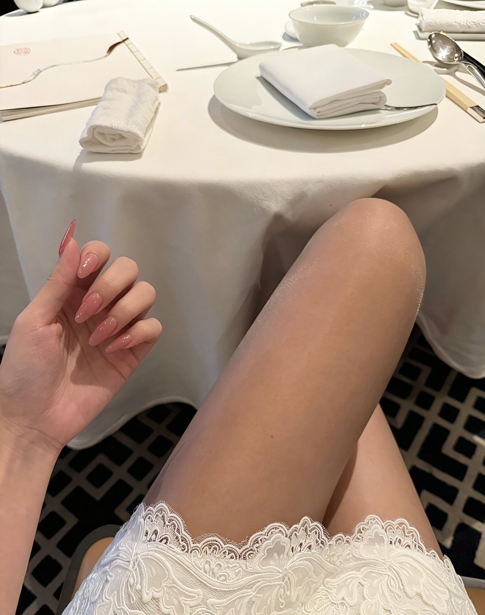 温柔的白月光 ，干净又治愈。

#小仙女 #白月光 #清纯穿搭 #蕾丝穿搭 #温柔风 #浅色系穿搭 #氛围感 #干净穿搭 #仙气 https://t.co/BYowUI898m